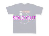 SD "ATTITUDE" TEE 