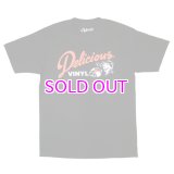 DELICIOUS VINYL HORIZONTAL LOGO 2 TEE